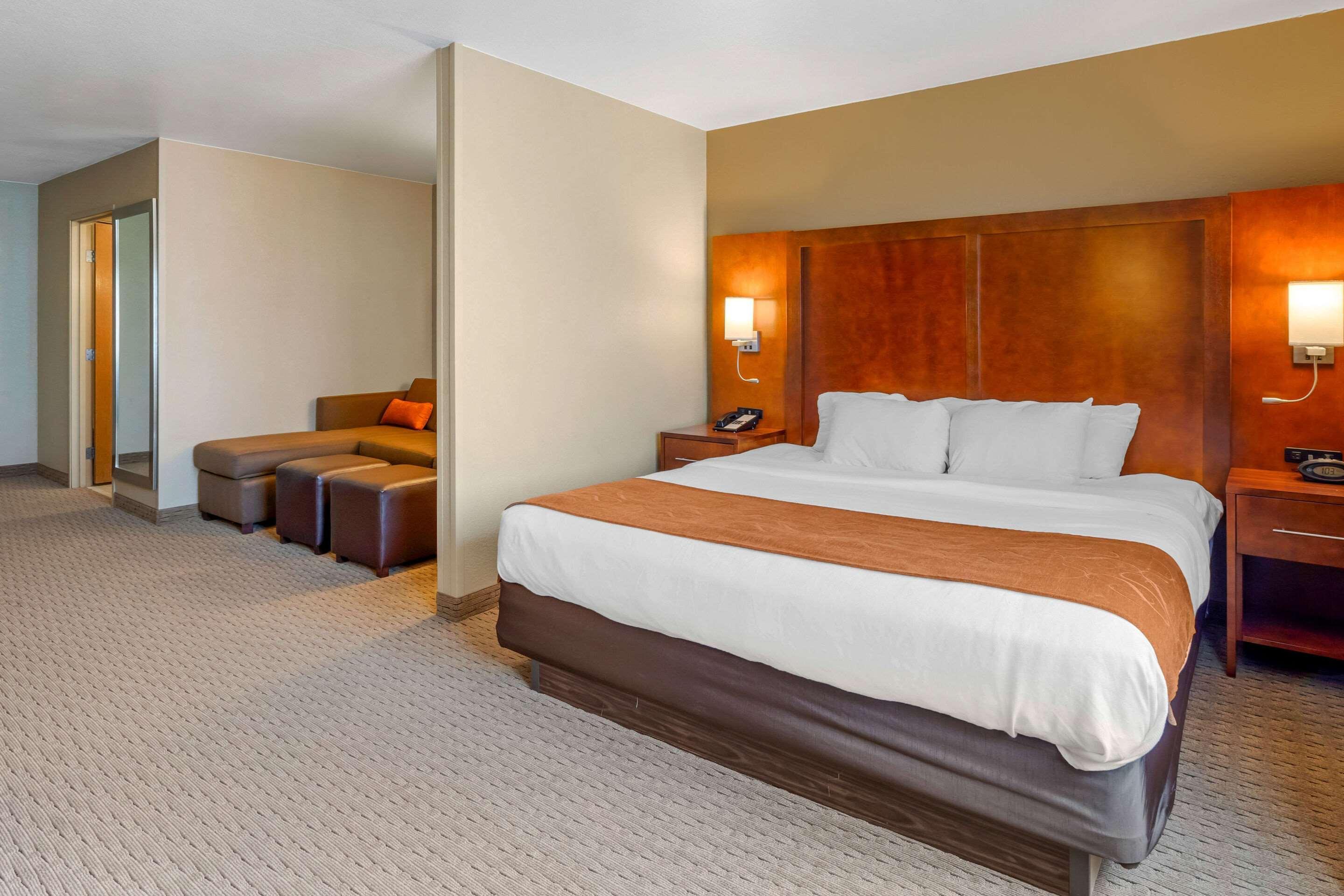 Comfort Suites Burlington Exteriör bild