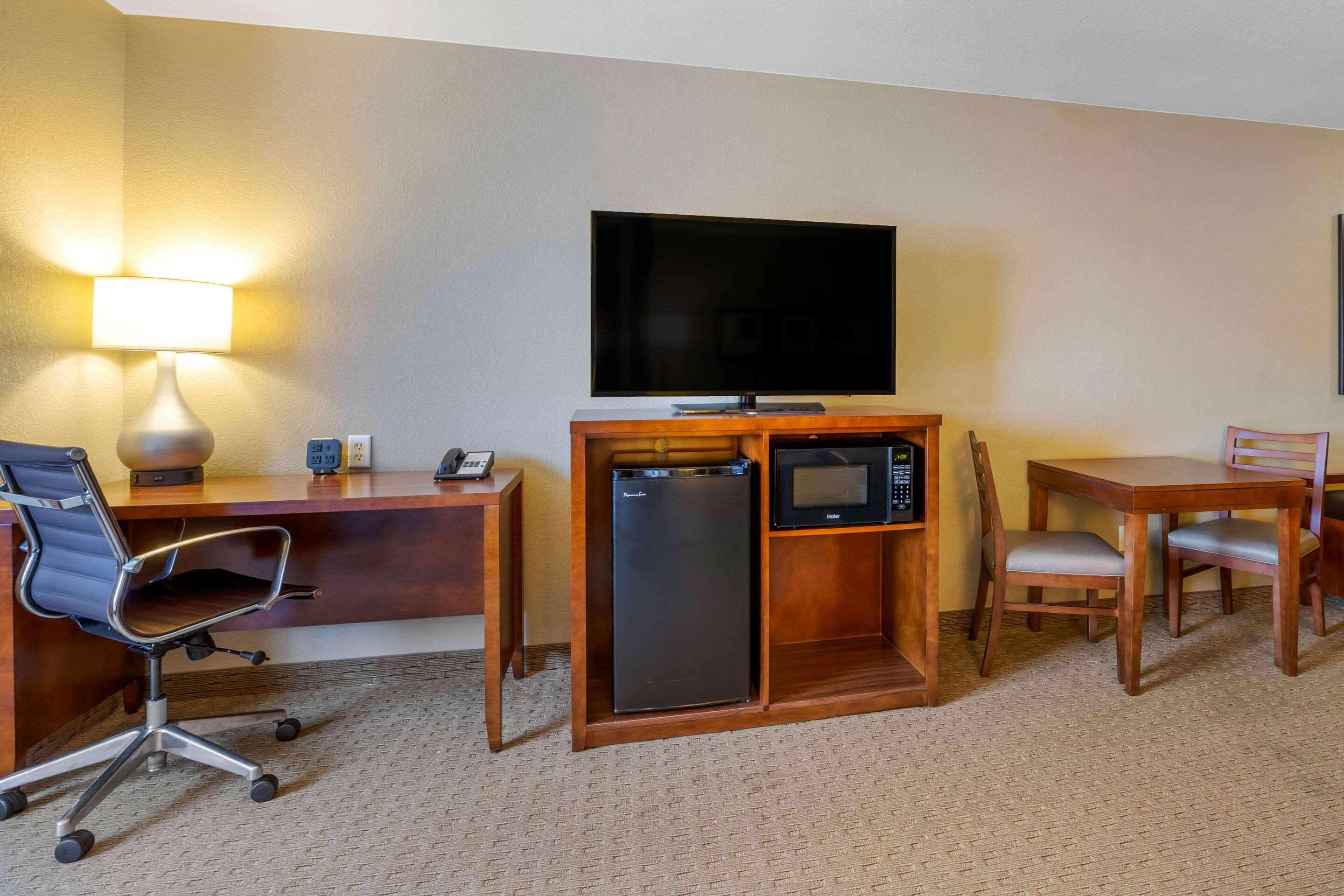 Comfort Suites Burlington Exteriör bild