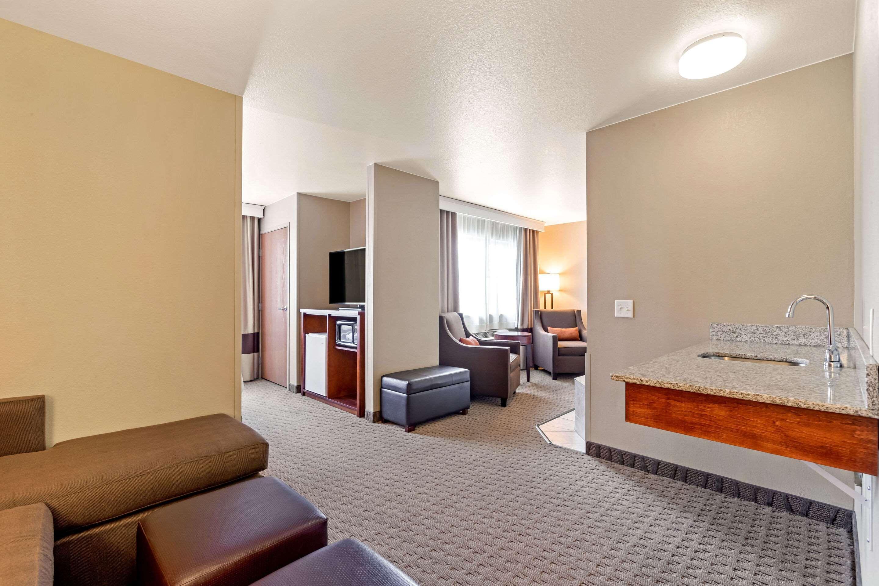 Comfort Suites Burlington Exteriör bild
