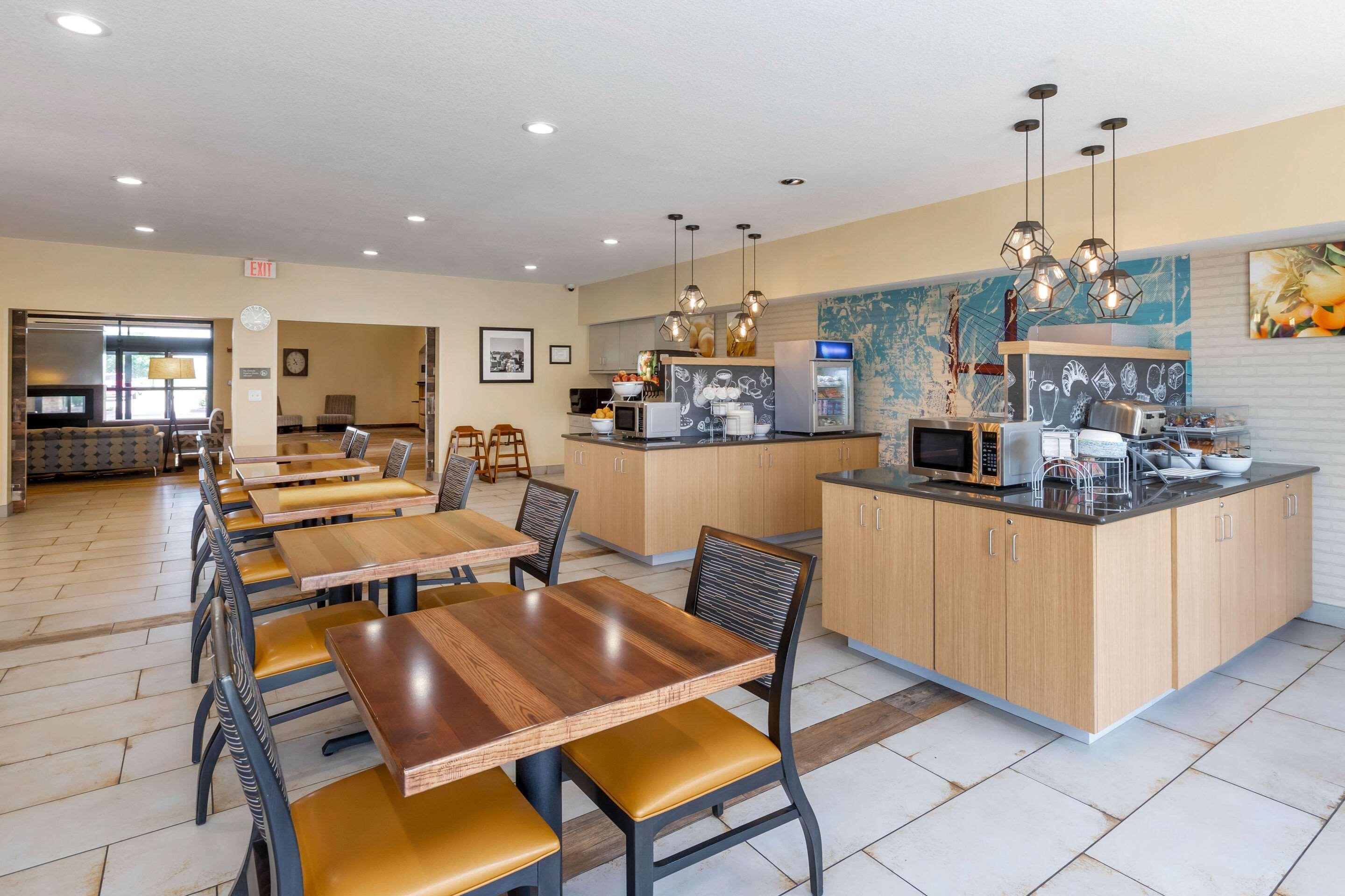 Comfort Suites Burlington Exteriör bild
